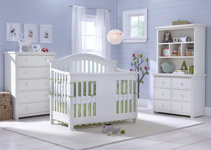 Stratford Crib with Case Pieces
