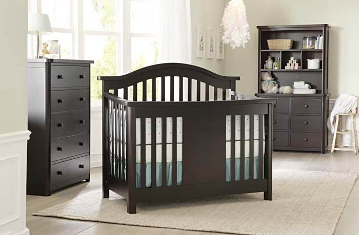 Stratford Crib with Case Pieces